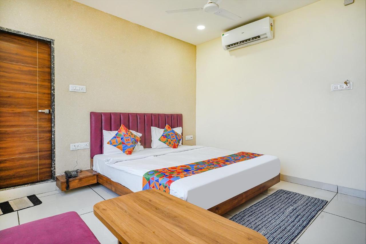 Fabhotel Sukh Vilas Индор Екстериор снимка