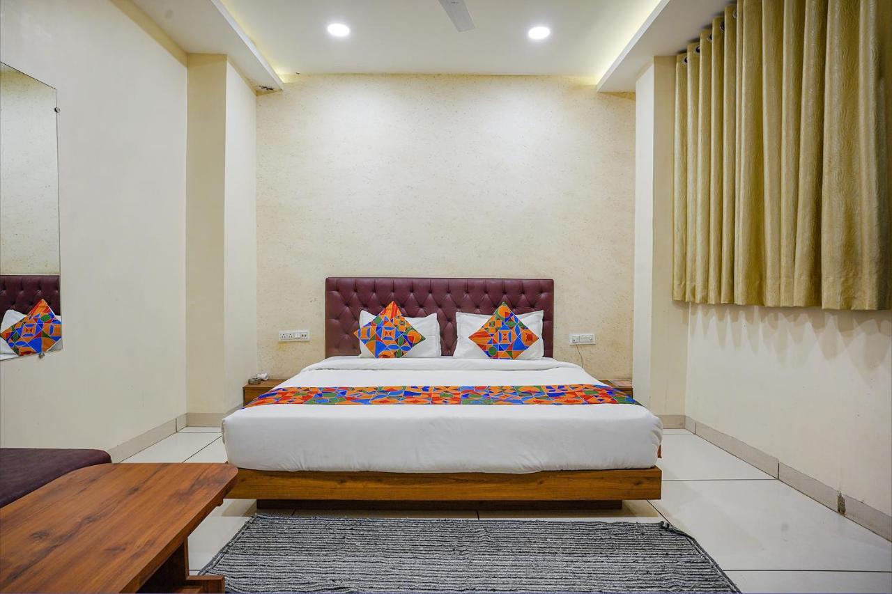 Fabhotel Sukh Vilas Индор Екстериор снимка