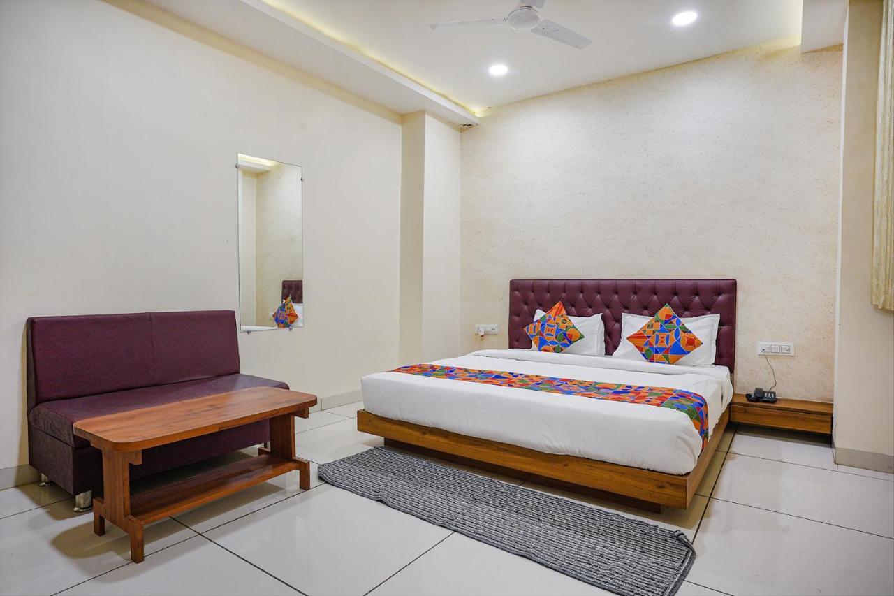 Fabhotel Sukh Vilas Индор Екстериор снимка