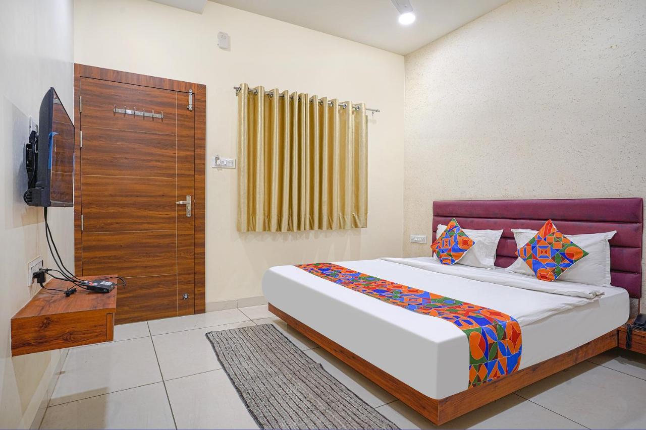 Fabhotel Sukh Vilas Индор Екстериор снимка