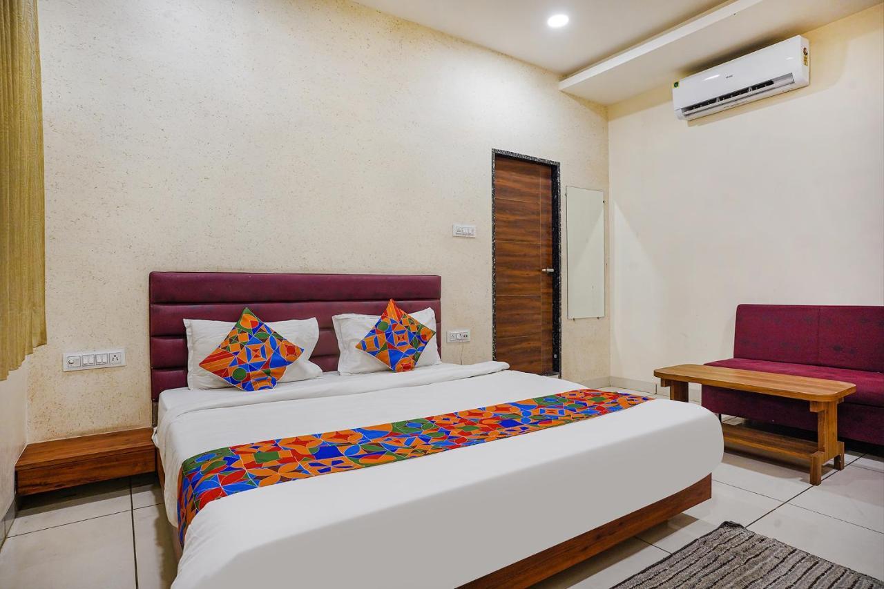 Fabhotel Sukh Vilas Индор Екстериор снимка
